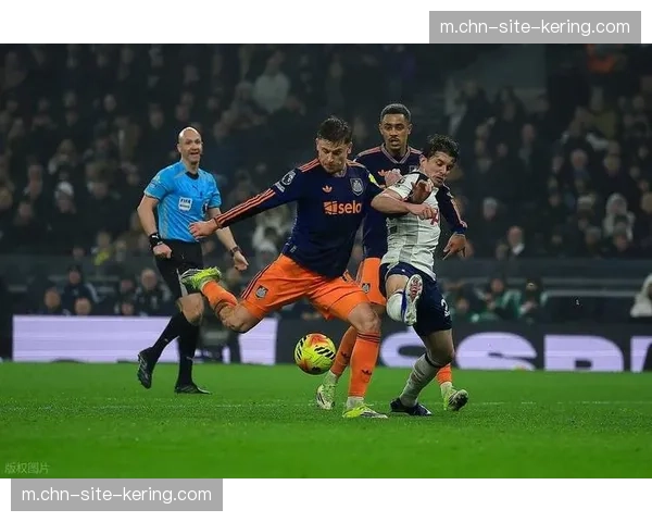 热刺十轮不胜深陷保级区 仅领先降级区四分形势岌岌可危